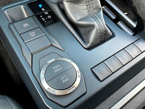 Used 2025 Toyota Tacoma SR5 image 34