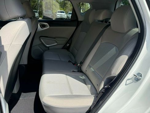 Used 2025 Kia Soul LX w/ LX Technology Package FWD image 7