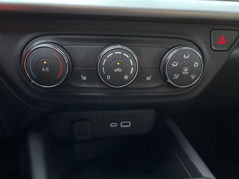 Used 2025 Chevrolet Trax LS w/ LS Convenience Package image 17