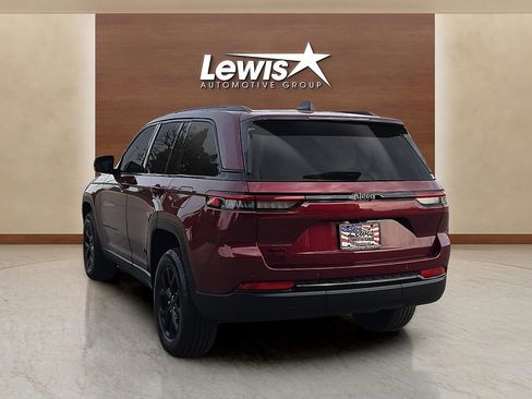 Used 2025 Jeep Grand Cherokee Altitude image 3