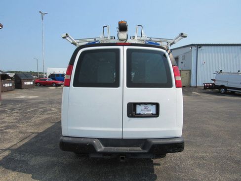 Used 2016 Chevrolet Express 2500 RWD image 4