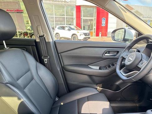 Used 2024 Nissan Rogue SV w/ SV Premium Package AWD/4WD image 10