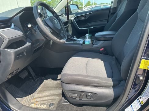 Used 2020 Toyota RAV4 XLE w/ All Weather Liner Package AWD/4WD image 5