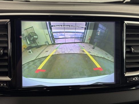 Used 2025 Chrysler Pacifica Select image 20