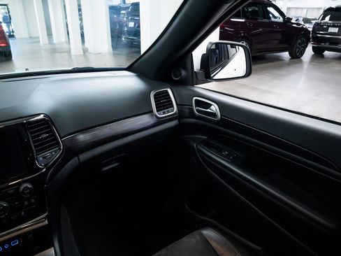 Used 2022 Jeep Grand Cherokee Laredo X image 11