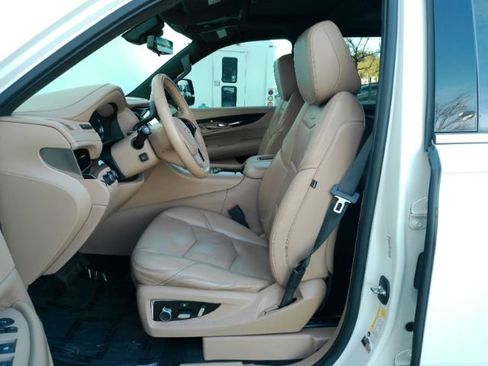 Used 2019 Cadillac Escalade Platinum image 17