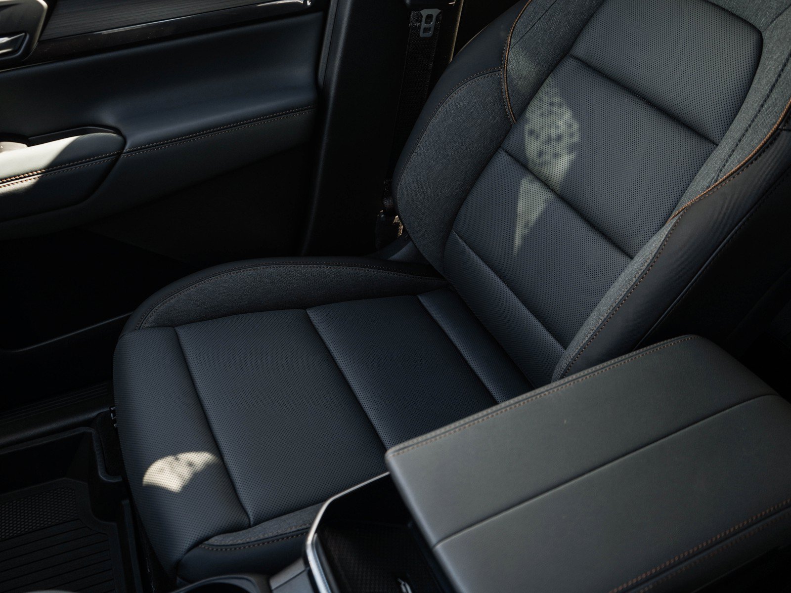 New 2027 GMC Terrain AT4 w/ Convenience Package III AWD/4WD image 26