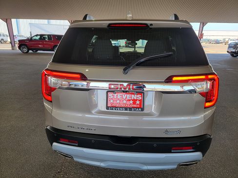 Used 2022 GMC Acadia SLT w/ Preferred Package FWD image 9