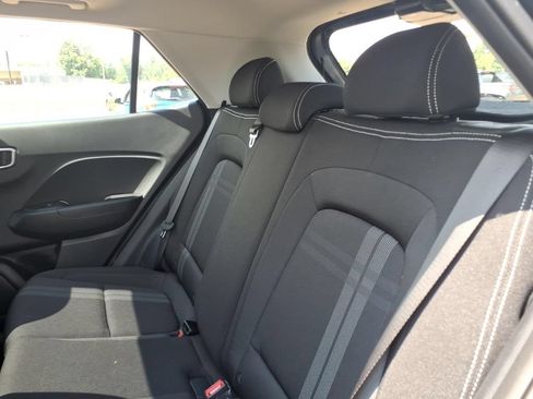 Used 2025 Hyundai Venue SEL FWD image 12