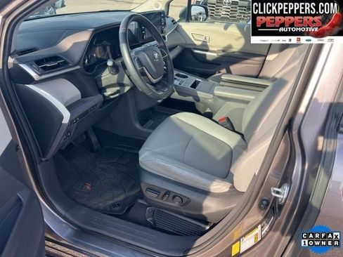 Used 2022 Toyota Sienna XLE w/ XLE Plus Package image 11