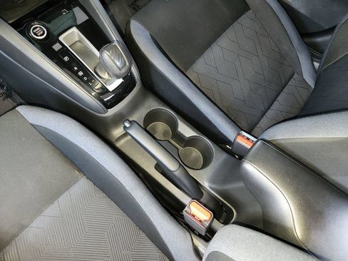 Used 2025 Nissan Versa SV FWD image 22