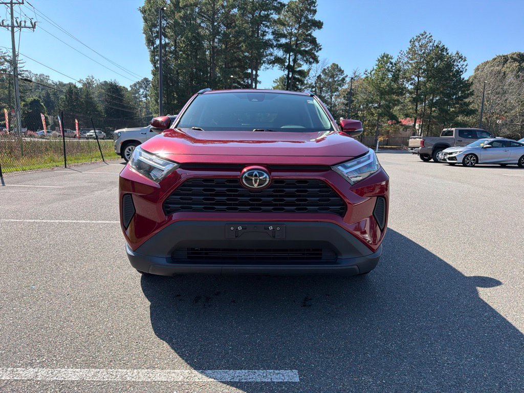 Used 2022 Toyota RAV4 XLE AWD/4WD image 3