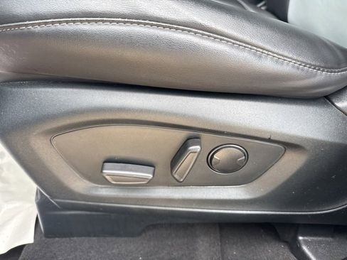 Used 2022 Ford Explorer XLT w/ Equipment Group 202A image 22