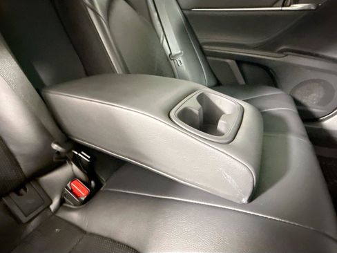 Used 2018 Toyota Camry XSE FWD image 38