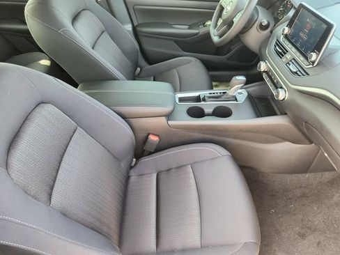 Used 2025 Nissan Altima 2.5 S FWD image 15