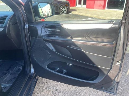 Used 2019 Dodge Grand Caravan GT image 11