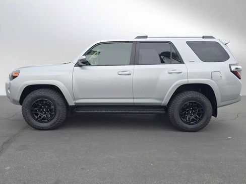 Used 2024 Toyota 4Runner SR5 AWD/4WD image 6