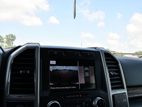 Used 2020 Ford F150 Lariat w/ Equipment Group 502A Luxury AWD/4WD image 18