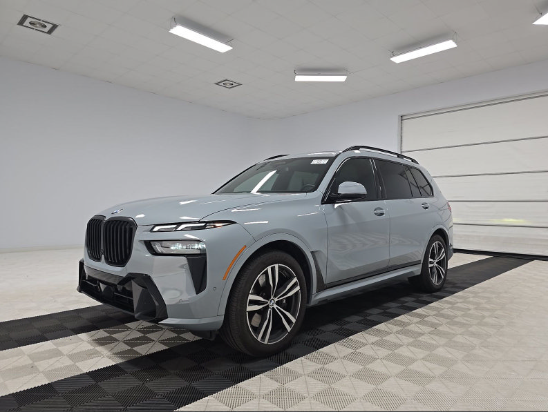 Used 2024 BMW X7 xDrive40i w/ M Sport Package AWD/4WD image 3