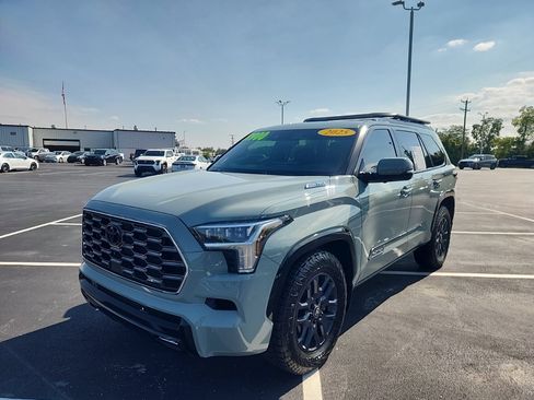 Used 2025 Toyota Sequoia Platinum AWD/4WD image 2