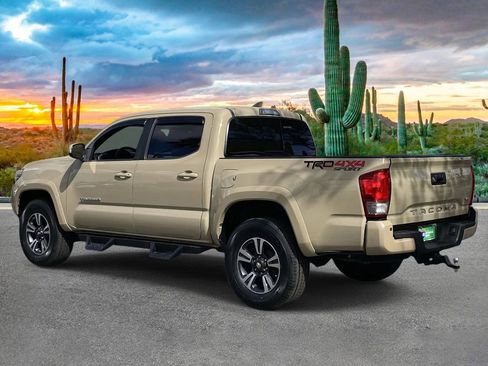 Used 2017 Toyota Tacoma TRD Sport image 5
