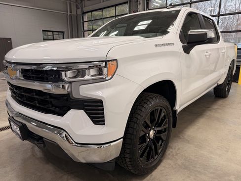 Used 2025 Chevrolet Silverado 1500 LT image 4