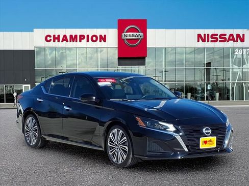 Used 2023 Nissan Altima 2.5 SL image 1