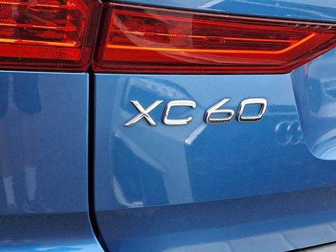 Used 2019 Volvo XC60 T8 R-Design w/ Advanced Package AWD/4WD image 9