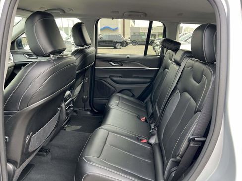 Certified 2023 Jeep Grand Cherokee Limited w/ Luxury Tech Group II image 9