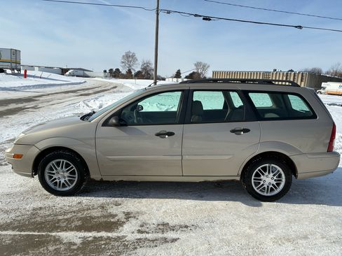 Used 2006 Ford Focus SE image 2