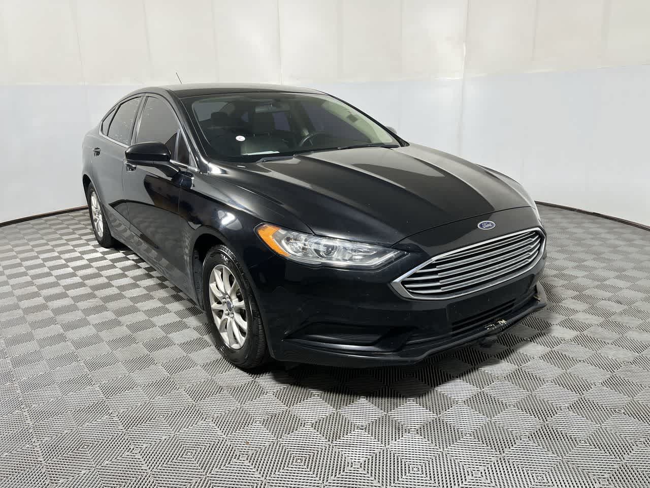 Used 2017 Ford Fusion S FWD image 2