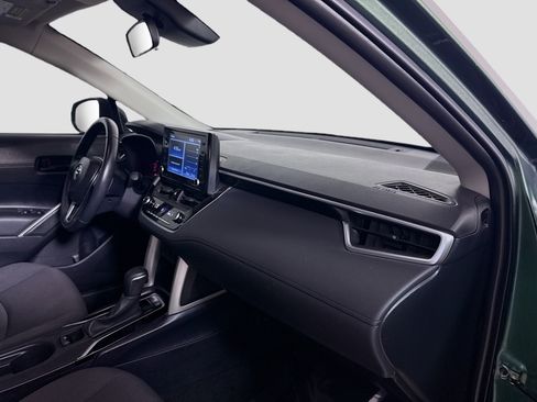 Used 2022 Toyota Corolla Cross LE image 30