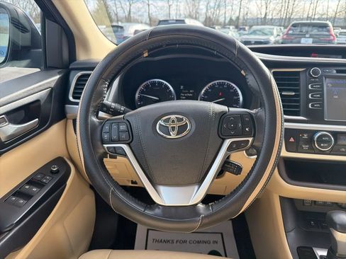 Used 2017 Toyota Highlander XLE image 13