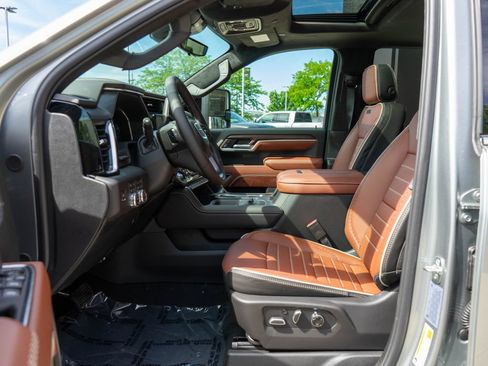 New 2026 GMC Sierra 3500 Denali Ultimate AWD/4WD image 11