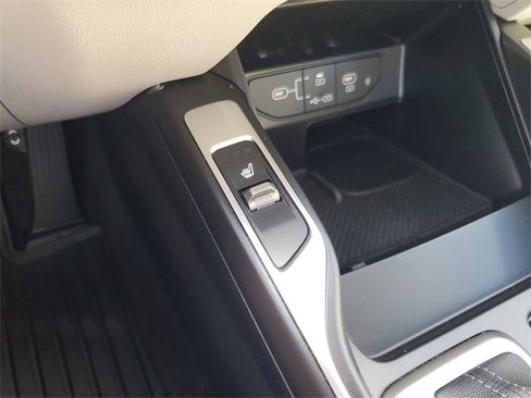 Used 2025 Kia Sorento EX image 23