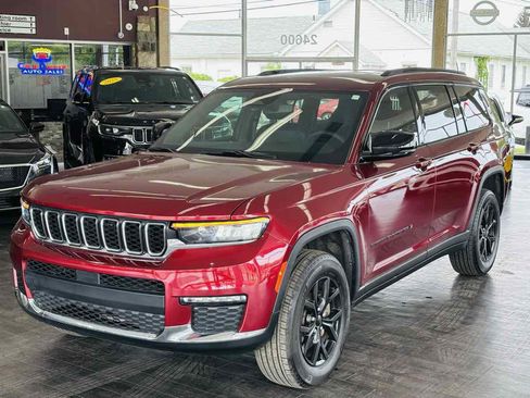 Used 2024 Jeep Grand Cherokee L Altitude AWD/4WD image 18