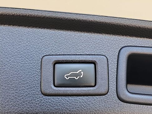 Used 2018 Subaru Forester 2.5i Touring AWD/4WD image 16