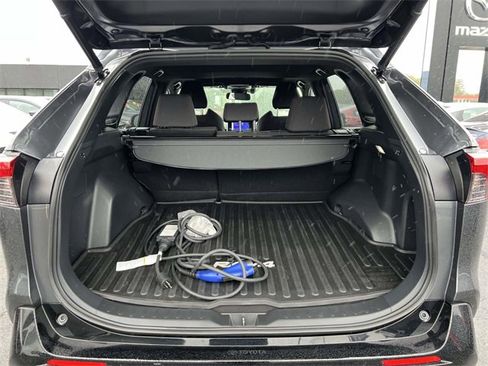 Used 2023 Toyota RAV4 SE image 6