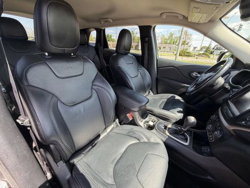 Used 2017 Jeep Cherokee Limited FWD image 15