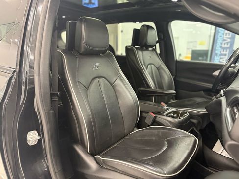 Used 2018 Chrysler Pacifica Limited w/ Advanced Safetytec Group image 27