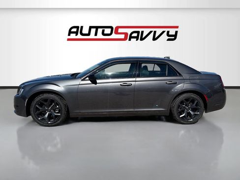 Used 2023 Chrysler 300 Touring w/ Sport Appearance Package RWD image 4