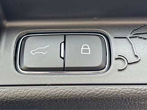 Used 2022 Ford Explorer XLT w/ Equipment Group 202A RWD image 25