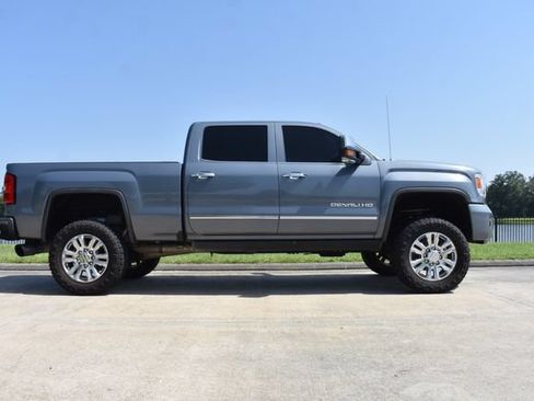 Used 2016 GMC Sierra 2500 Denali w/ Duramax Plus Package AWD/4WD image 3