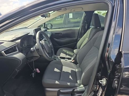 Used 2025 Toyota Corolla LE FWD image 2
