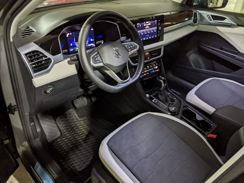 New 2025 Volkswagen Taos SE image 8