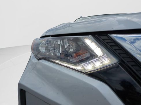 Used 2020 Nissan Rogue SV FWD image 28
