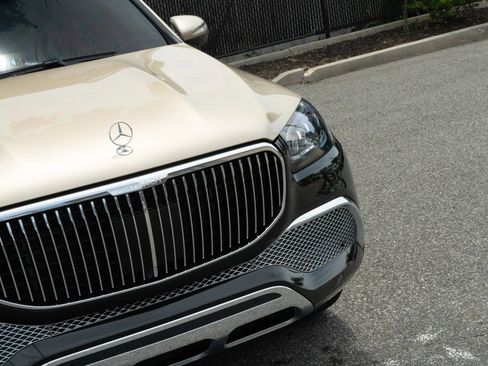 Used 2023 Mercedes-Benz Maybach GLS 600 4MATIC image 6