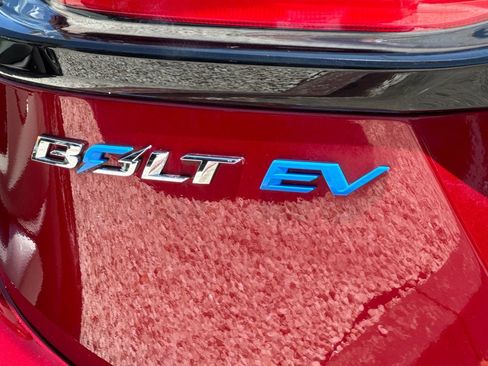 Used 2023 Chevrolet Bolt LT w/ Infotainment Package FWD image 47