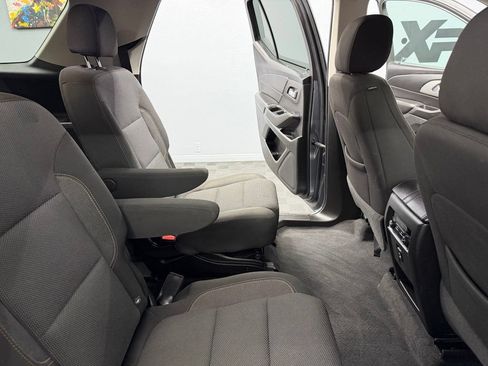 Used 2021 Chevrolet Traverse LT FWD image 46