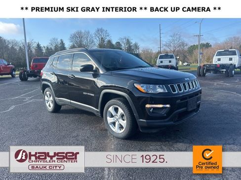Used 2018 Jeep Compass Latitude image 1